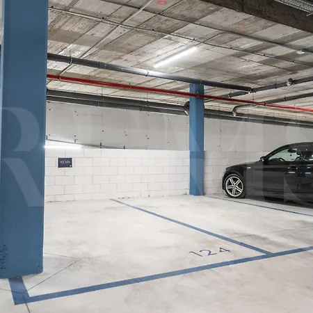 Appartamento With Parking, Gym & Terrace By Rems