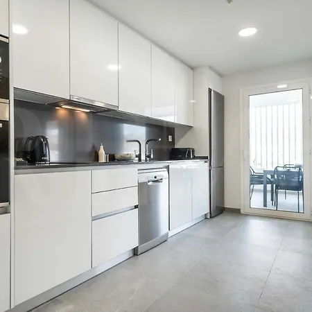 With Parking, Gym & Terrace By Rems * Μάλαγα