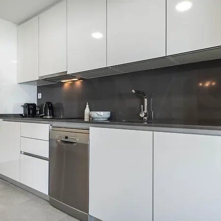 Appartement With Parking, Gym & Terrace By Rems